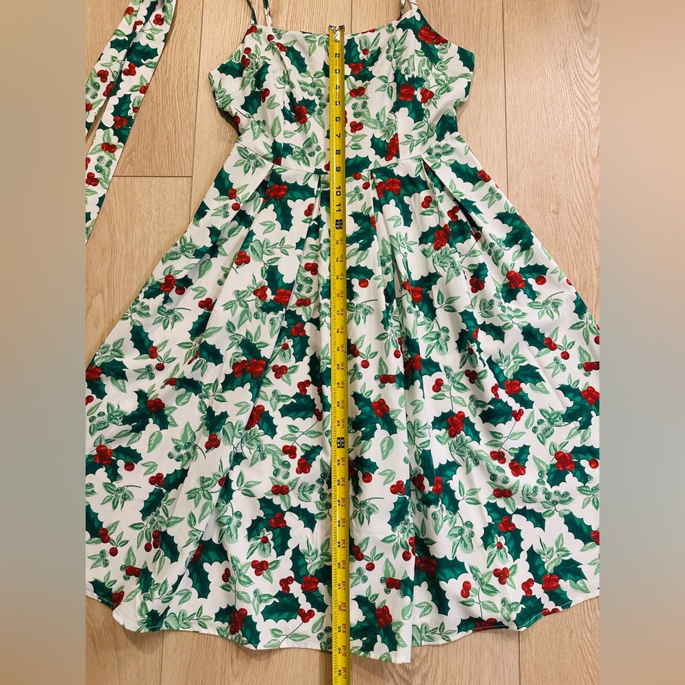 😍🎄 NWT Retro 60’s Holly Dress 👗👌🏼💖🎄😍
Size S/M Amazing on! 🤩 Holiday SuperStar! - Picture 6 of 8